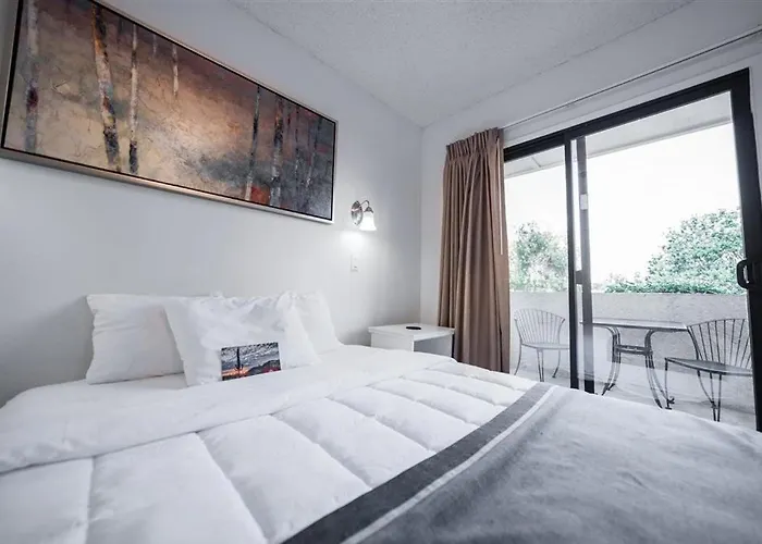 131 Fully Furnished, Amenities Galore Apartment Scottsdale